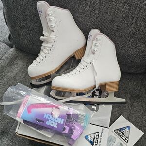 JACKSON Classic 380 White Ice Skates Girls 3 + Skate Guards